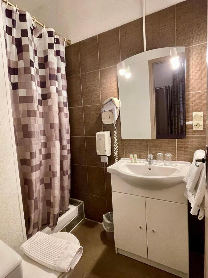 Hotel Alexander Perpignan Bagian luar foto