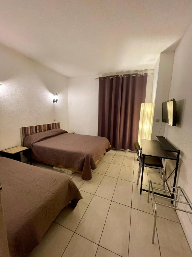 Hotel Alexander Perpignan Bagian luar foto