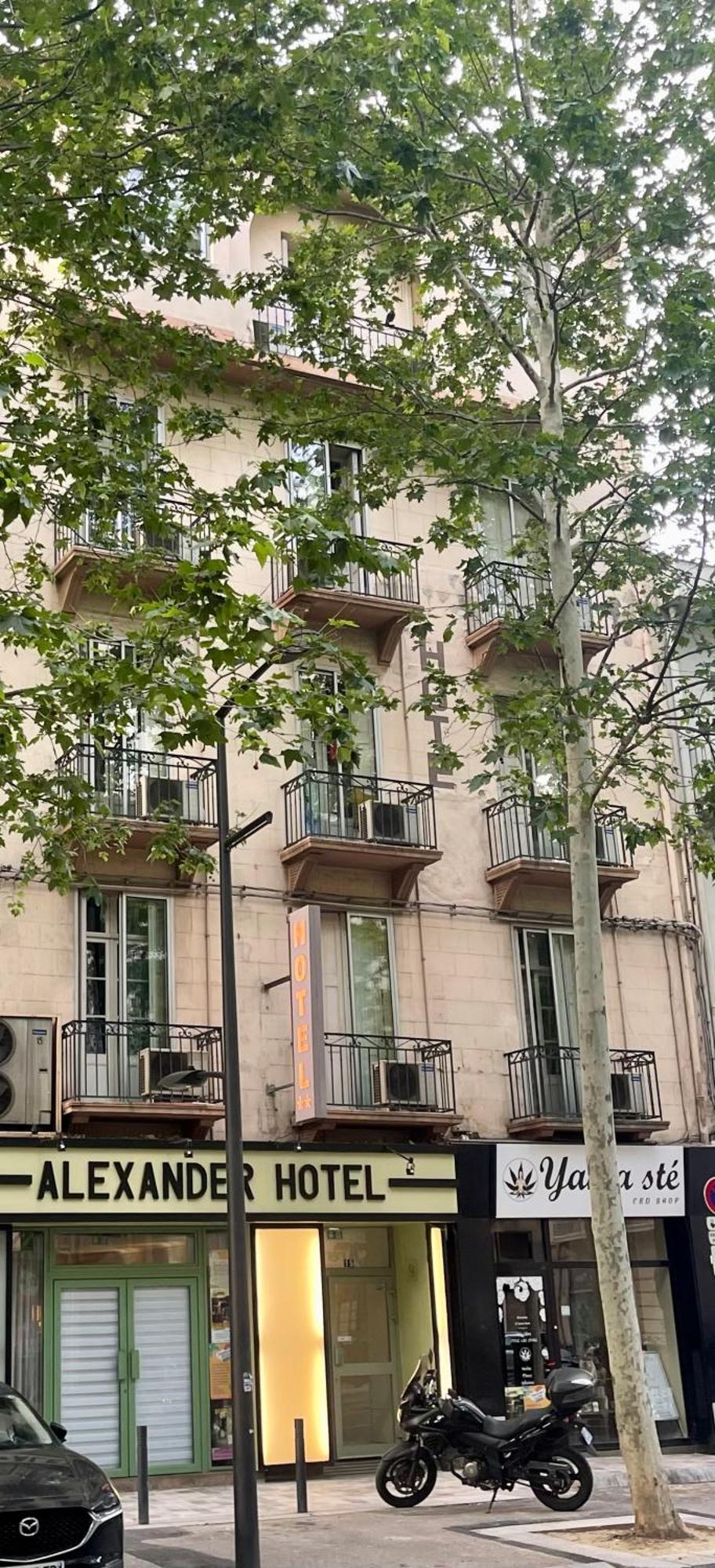 Hotel Alexander Perpignan Bagian luar foto