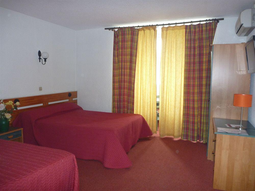 Hotel Alexander Perpignan Bagian luar foto