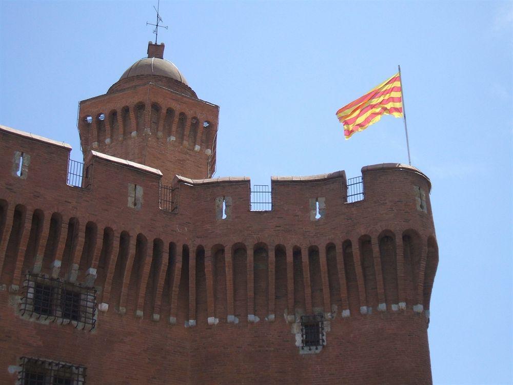 Hotel Alexander Perpignan Bagian luar foto