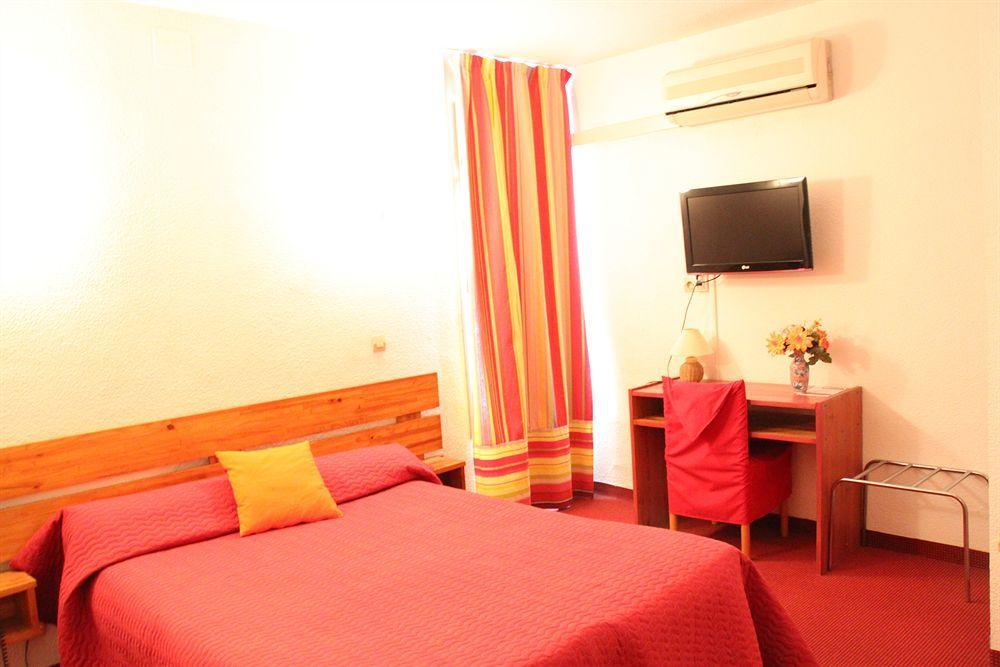Hotel Alexander Perpignan Bagian luar foto