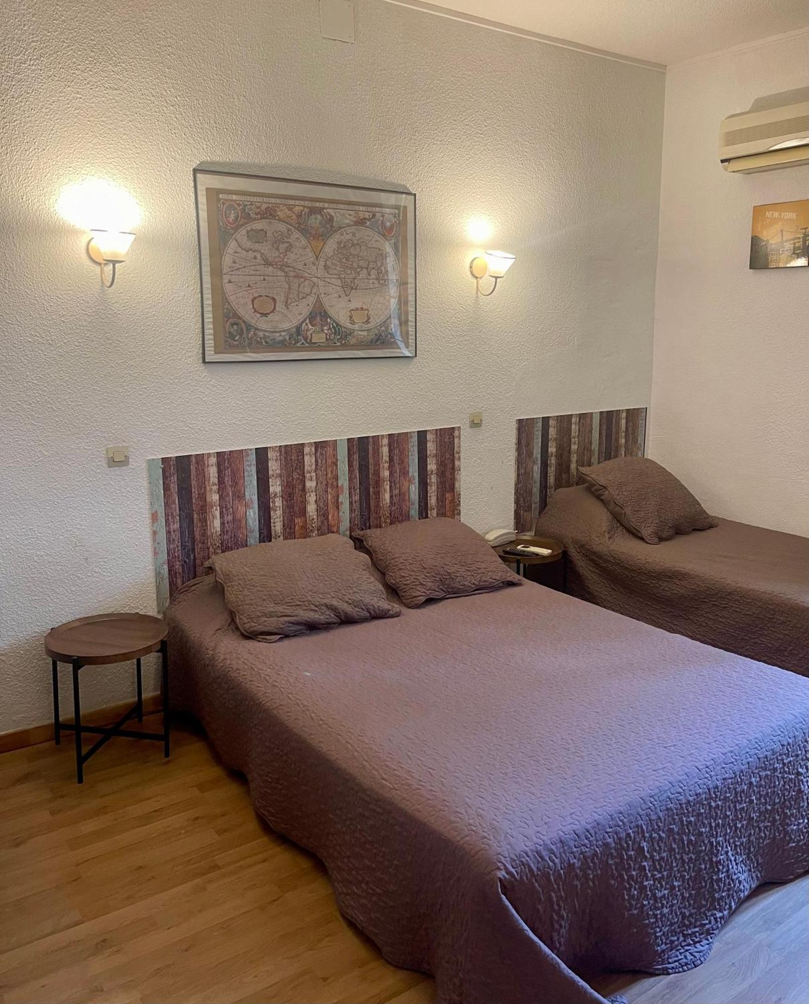 Hotel Alexander Perpignan Bagian luar foto