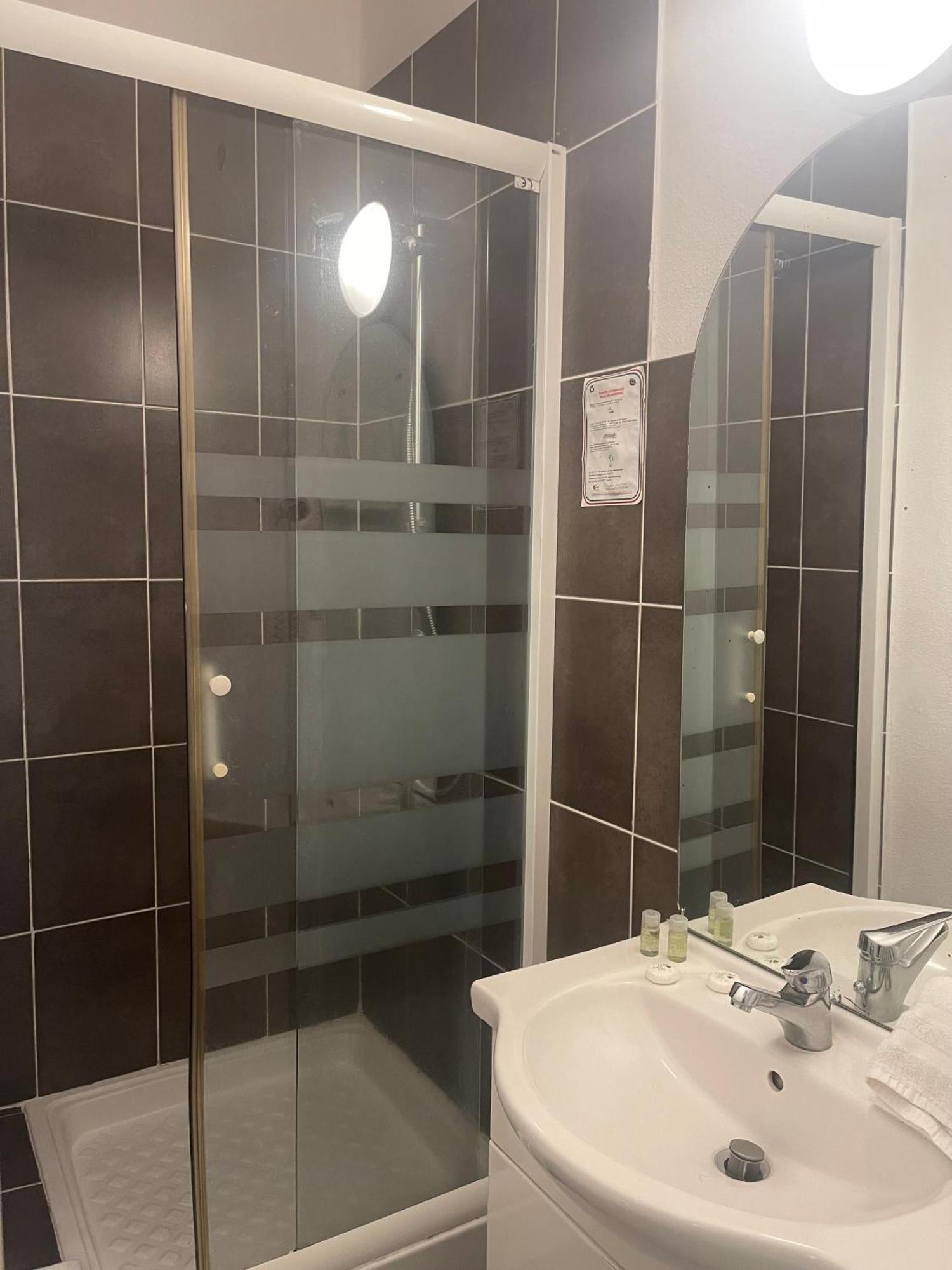 Hotel Alexander Perpignan Bagian luar foto