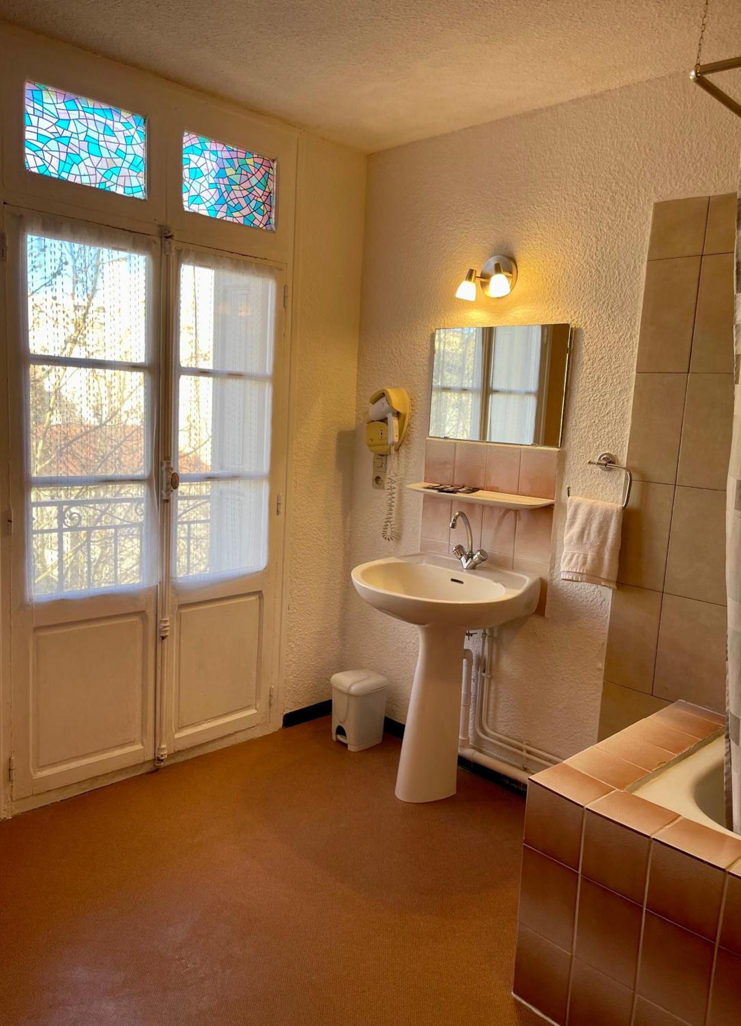 Hotel Alexander Perpignan Bagian luar foto