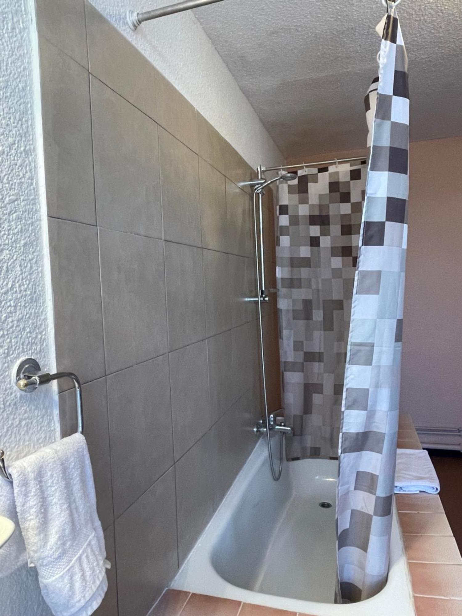 Hotel Alexander Perpignan Bagian luar foto