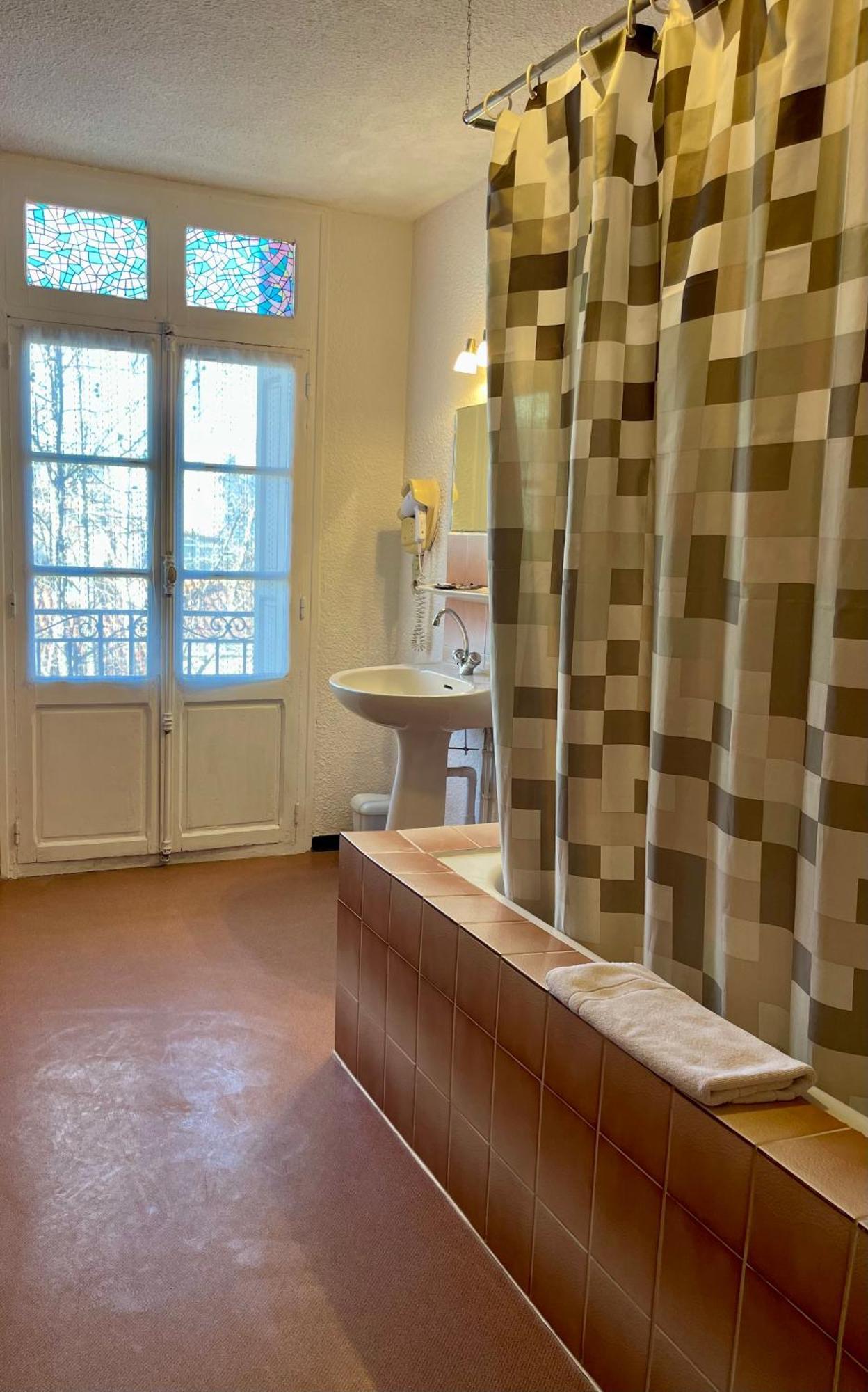 Hotel Alexander Perpignan Bagian luar foto