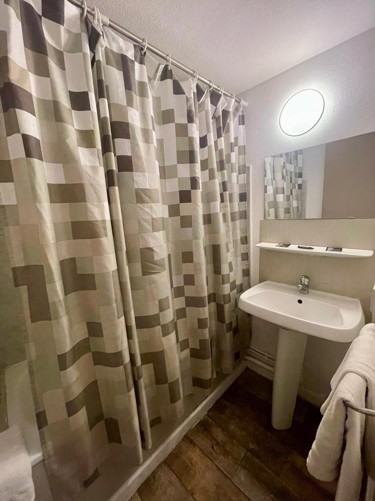Hotel Alexander Perpignan Bagian luar foto