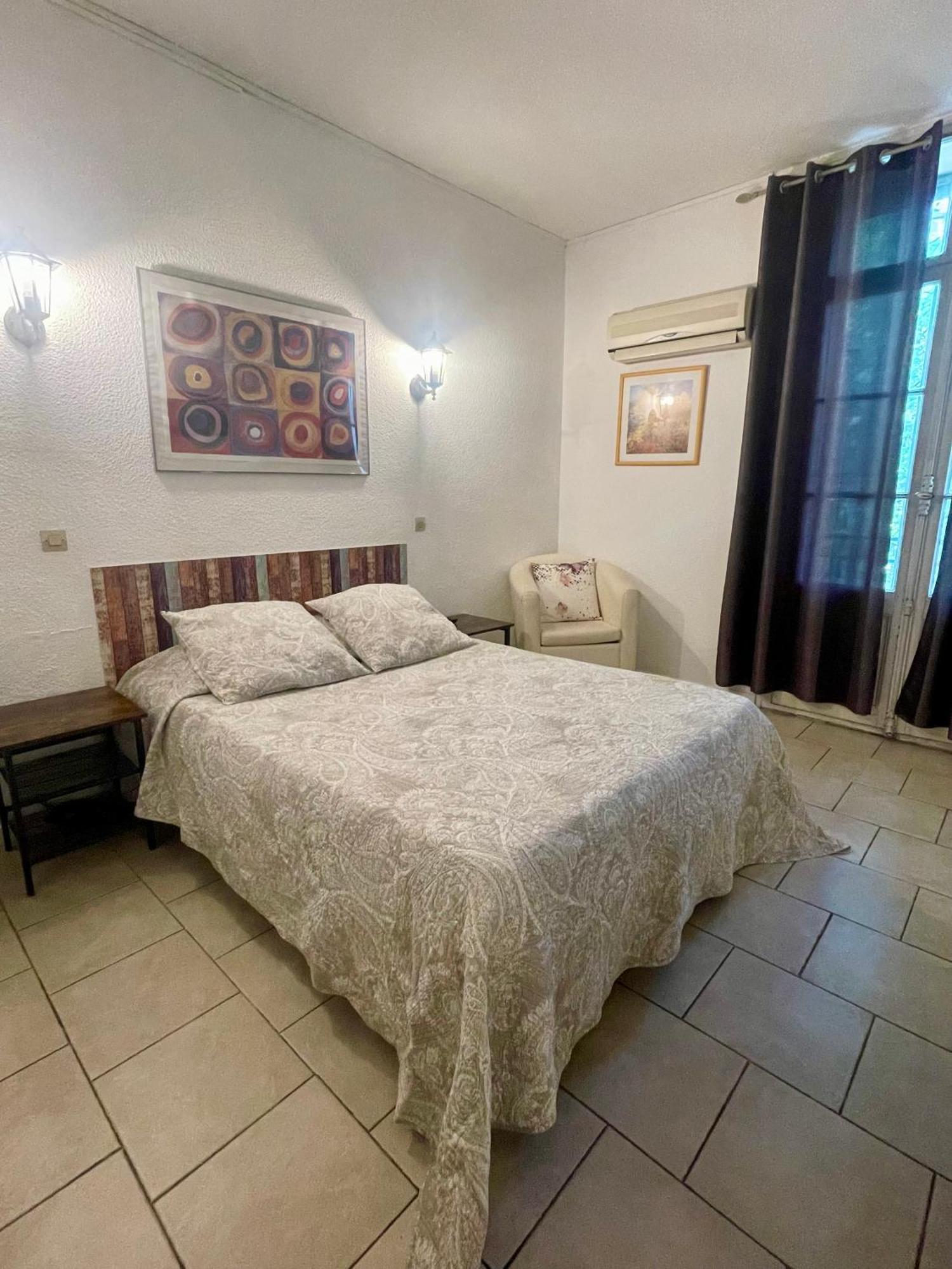 Hotel Alexander Perpignan Bagian luar foto