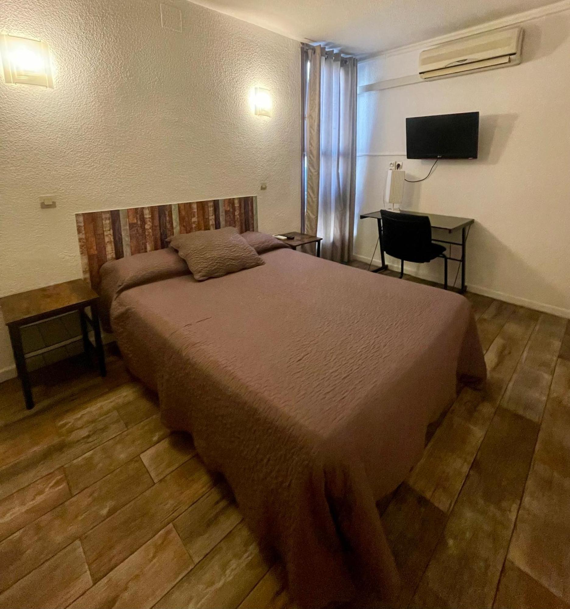 Hotel Alexander Perpignan Bagian luar foto