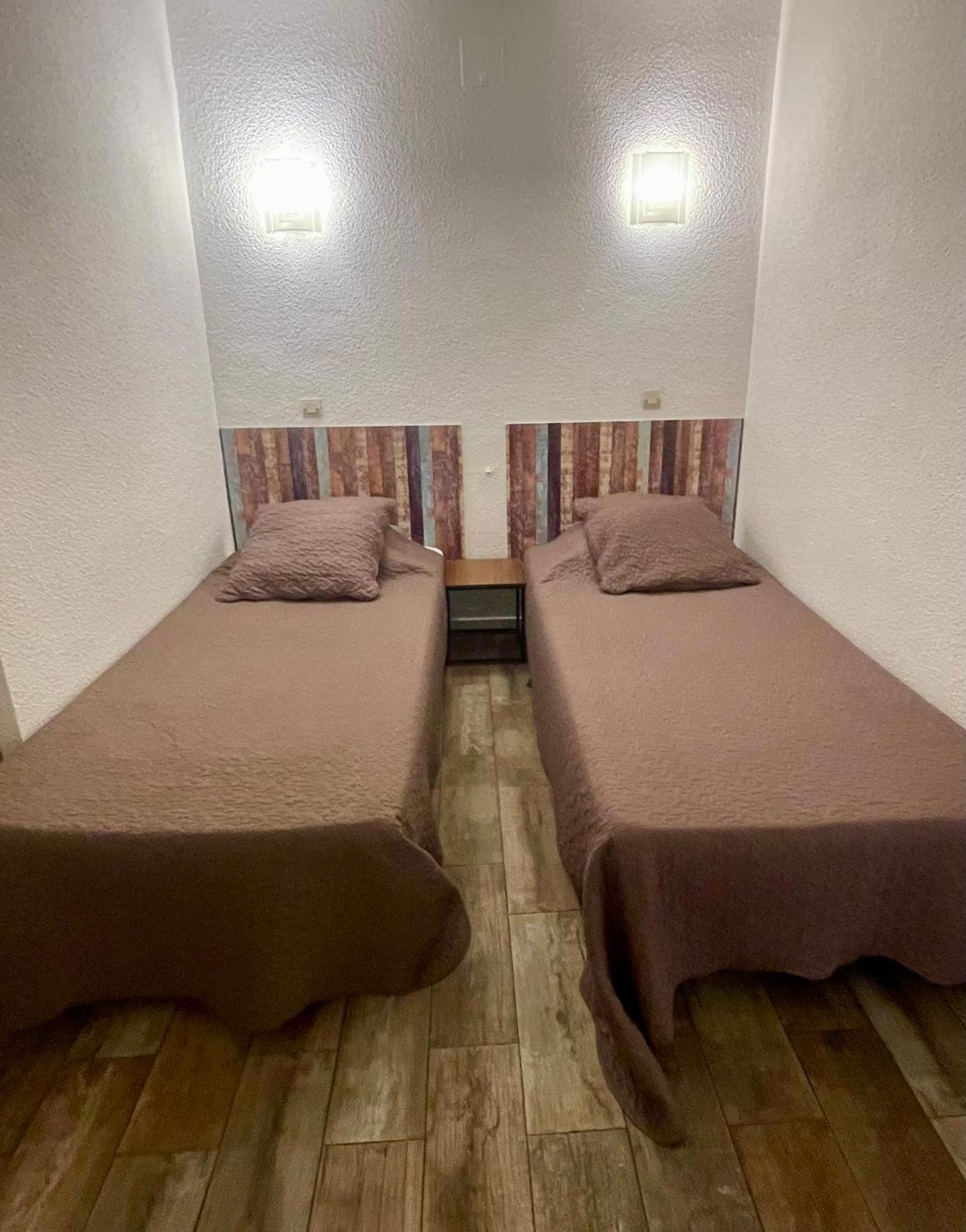 Hotel Alexander Perpignan Bagian luar foto
