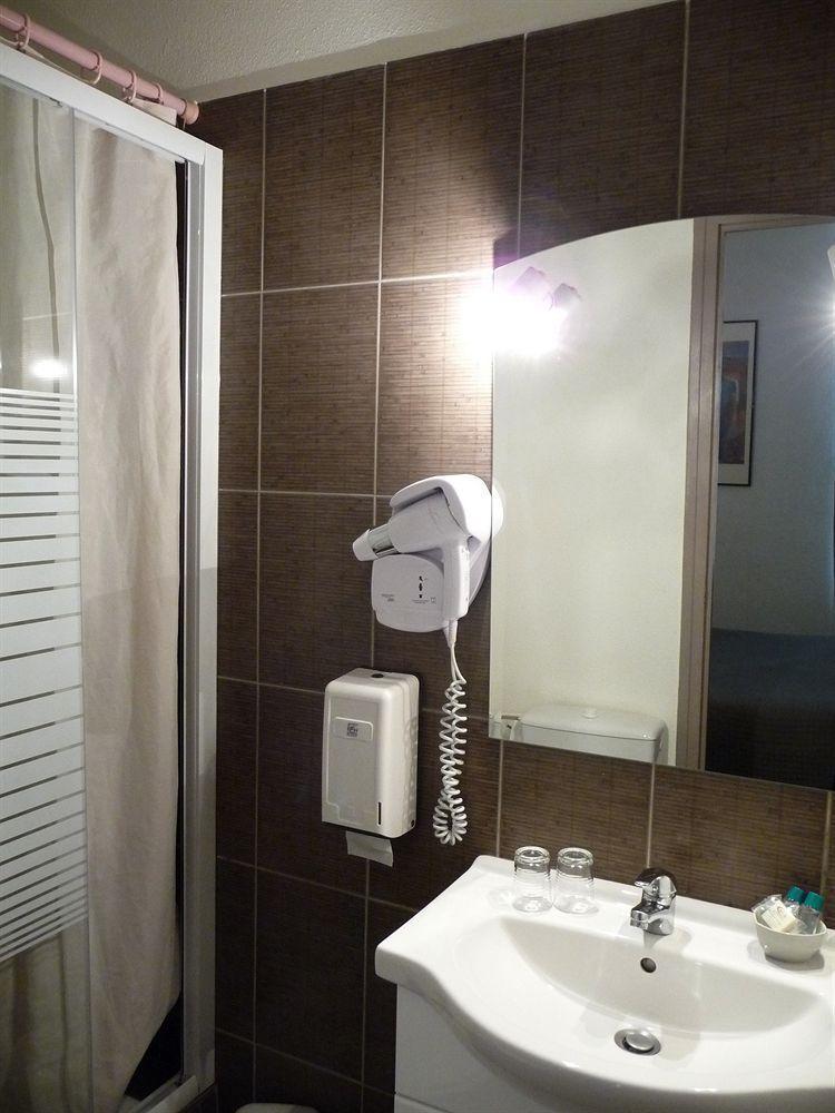 Hotel Alexander Perpignan Bagian luar foto