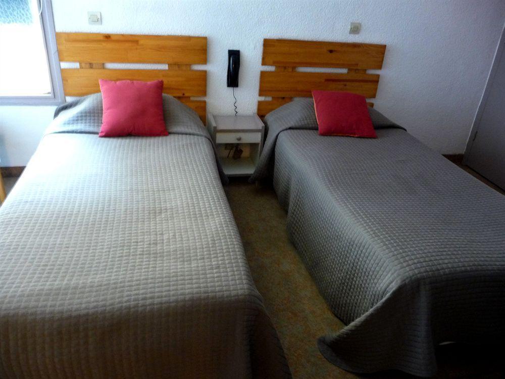 Hotel Alexander Perpignan Bagian luar foto