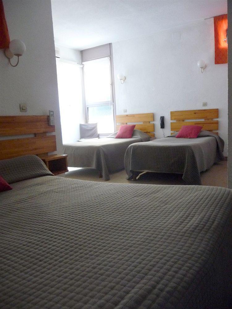 Hotel Alexander Perpignan Bagian luar foto