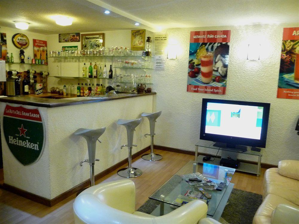 Hotel Alexander Perpignan Bagian luar foto