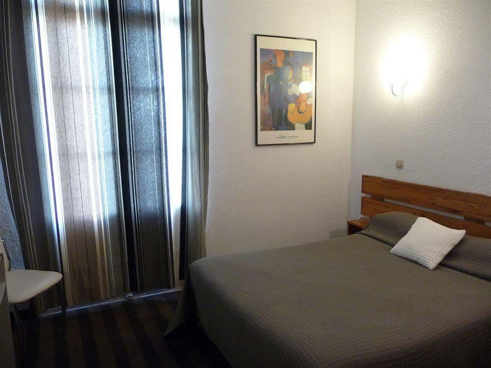 Hotel Alexander Perpignan Bagian luar foto