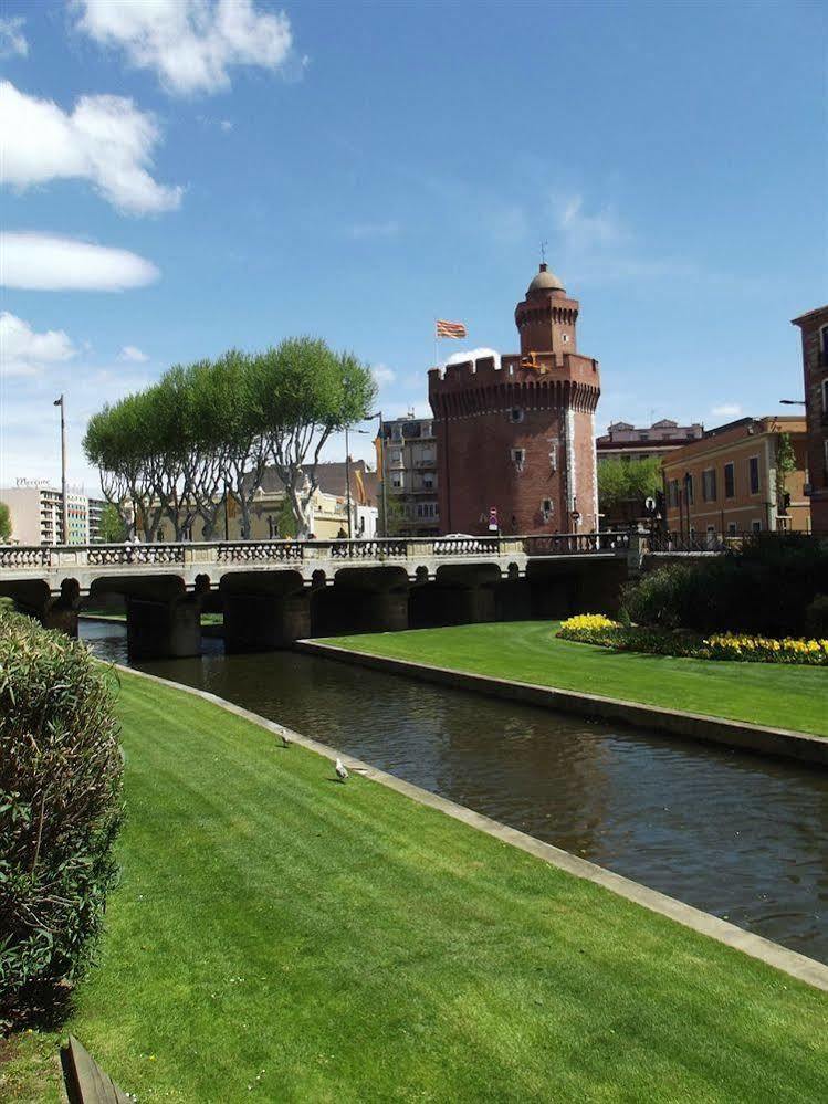 Hotel Alexander Perpignan Bagian luar foto